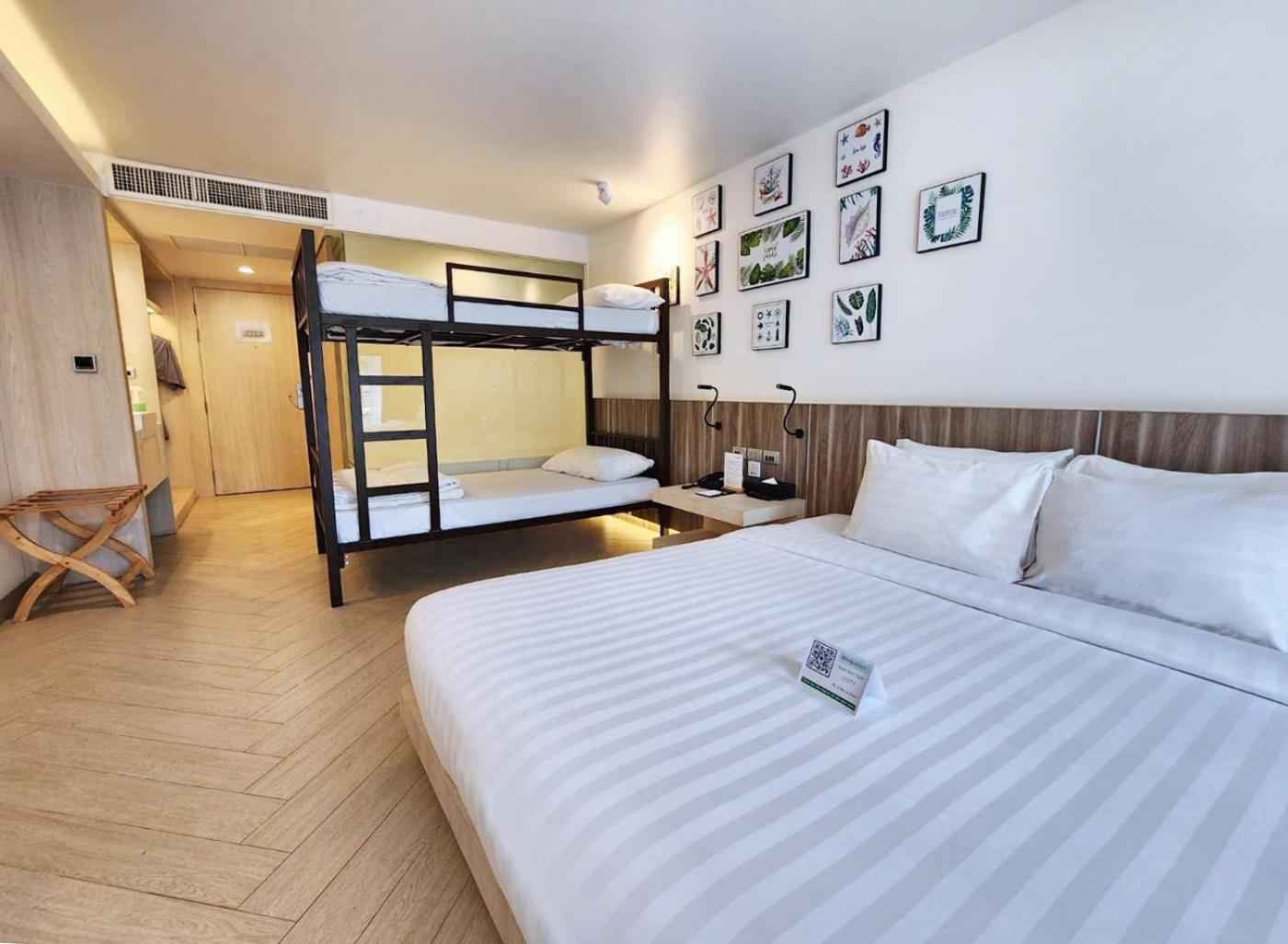 Golden Tulip Pattaya Beachfront Resort Екстер'єр фото Family room