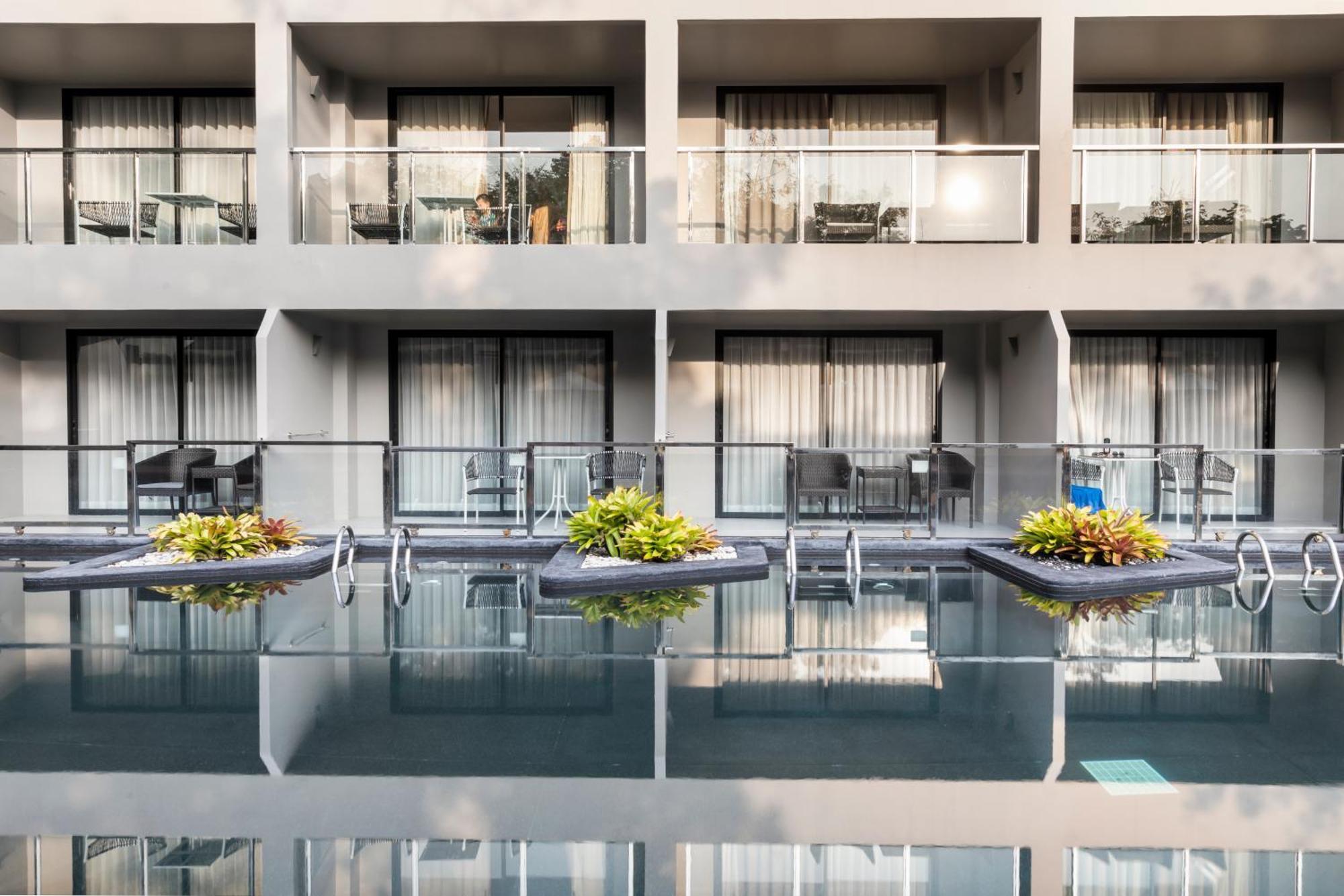 Golden Tulip Pattaya Beachfront Resort Екстер'єр фото